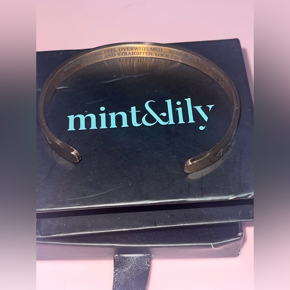 CrownYouRose mint & lily engraved bracelet - Picture 4 of 5
